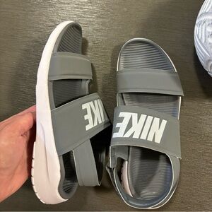 Size 7W never worn Nike sandals